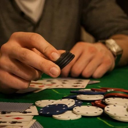 Бет в покере: как правильно делать ставки