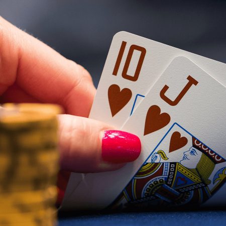 Что такое шоудаун в покере и кто первый вскрывается